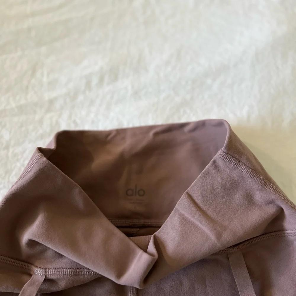 Alo Yoga Limited Edition Leggings NWOT - Picture 5 of 6